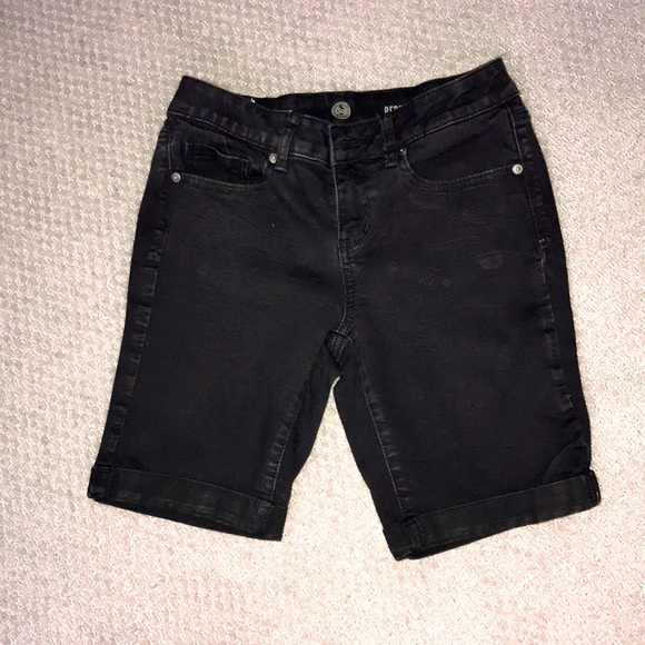 Bermuda | Black Jean Short - Picture 1 of 3